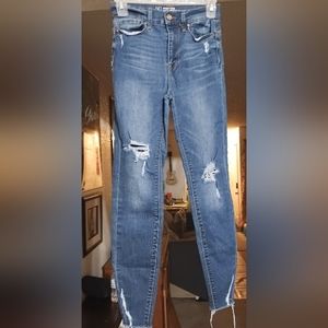 No Boundaries High Rise Sculpting Skinny,Size 5, Medium Blue